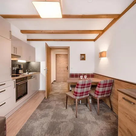 & Garni Alpenrose Appartement *