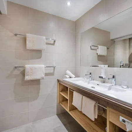Appartement & Garni Alpenrose Obertauern