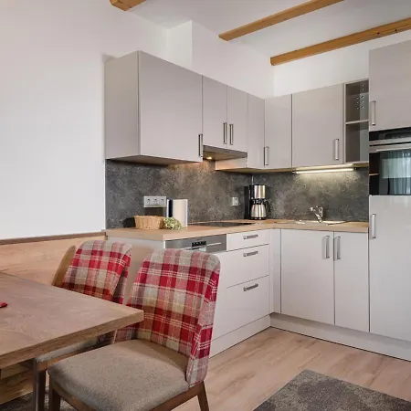 Appartement & Garni Alpenrose Obertauern